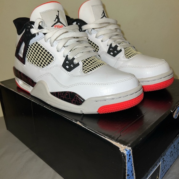 Jordan 4 - Picture 9 of 11